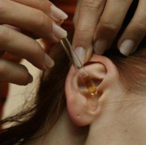 Как лечить продувшее ухо